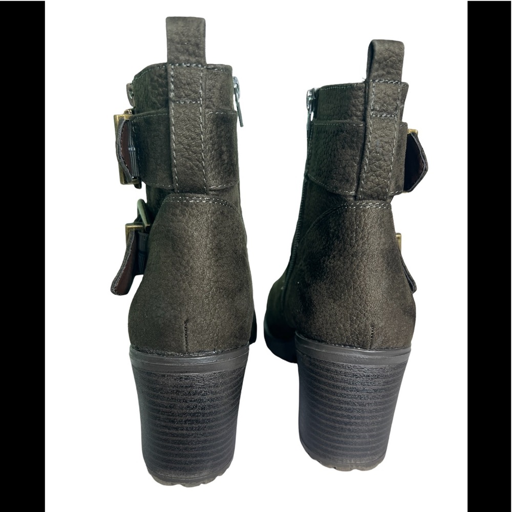 Women's WHITE MOUNTAIN Gilmour Double Buckled Army-Green Ankle Boots Lug Sole 9M - Picture 3 of 9